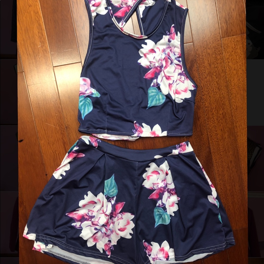two piece set - Picture 3 of 3